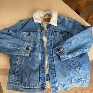 Men's XL Sherpa lined demin Levi's jacket
